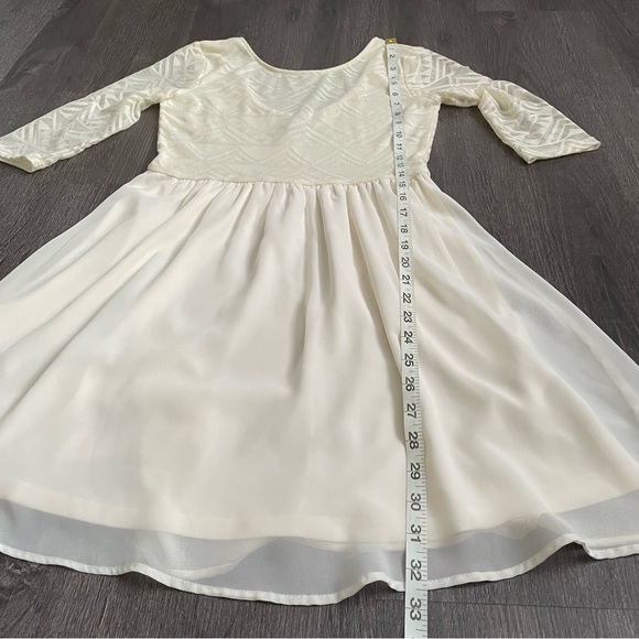 Ivory Cream 3/4 sleeves lace mini Dress Juniors ( 6) - Picture 2 of 10